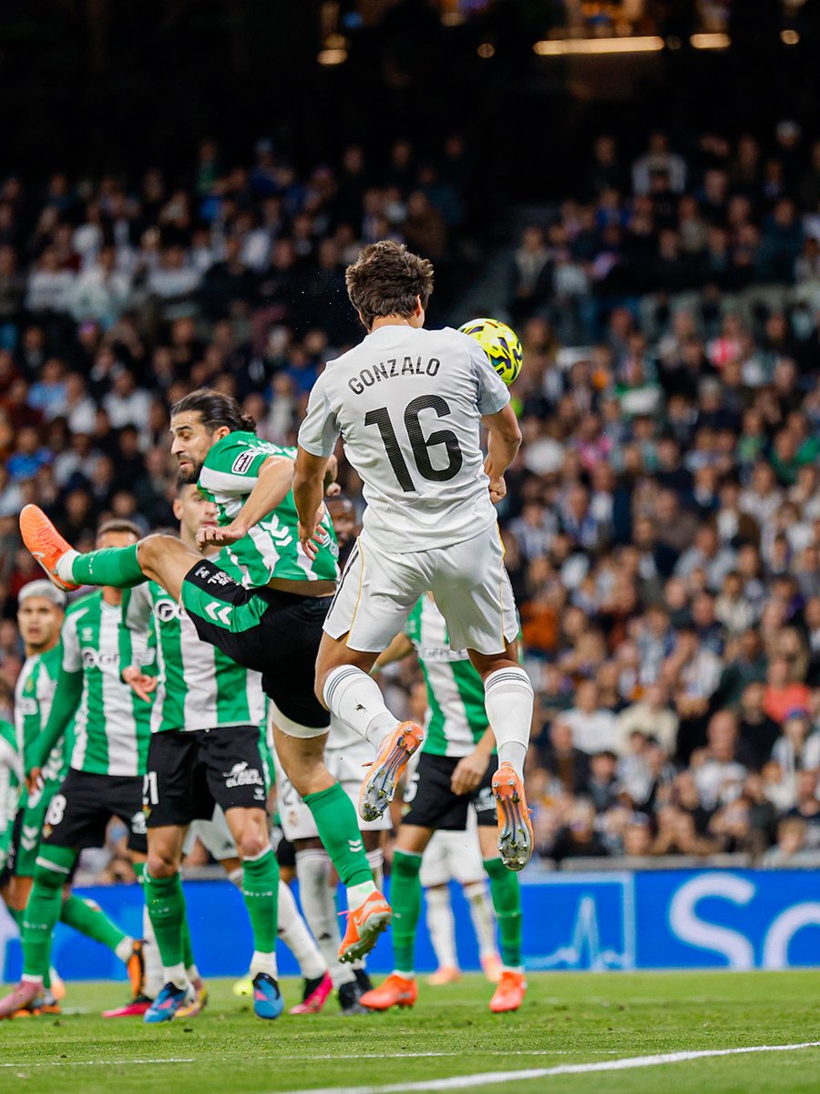 realmadrid's tweet image. 🤯 Hat-trick... ¡PERFECTO!