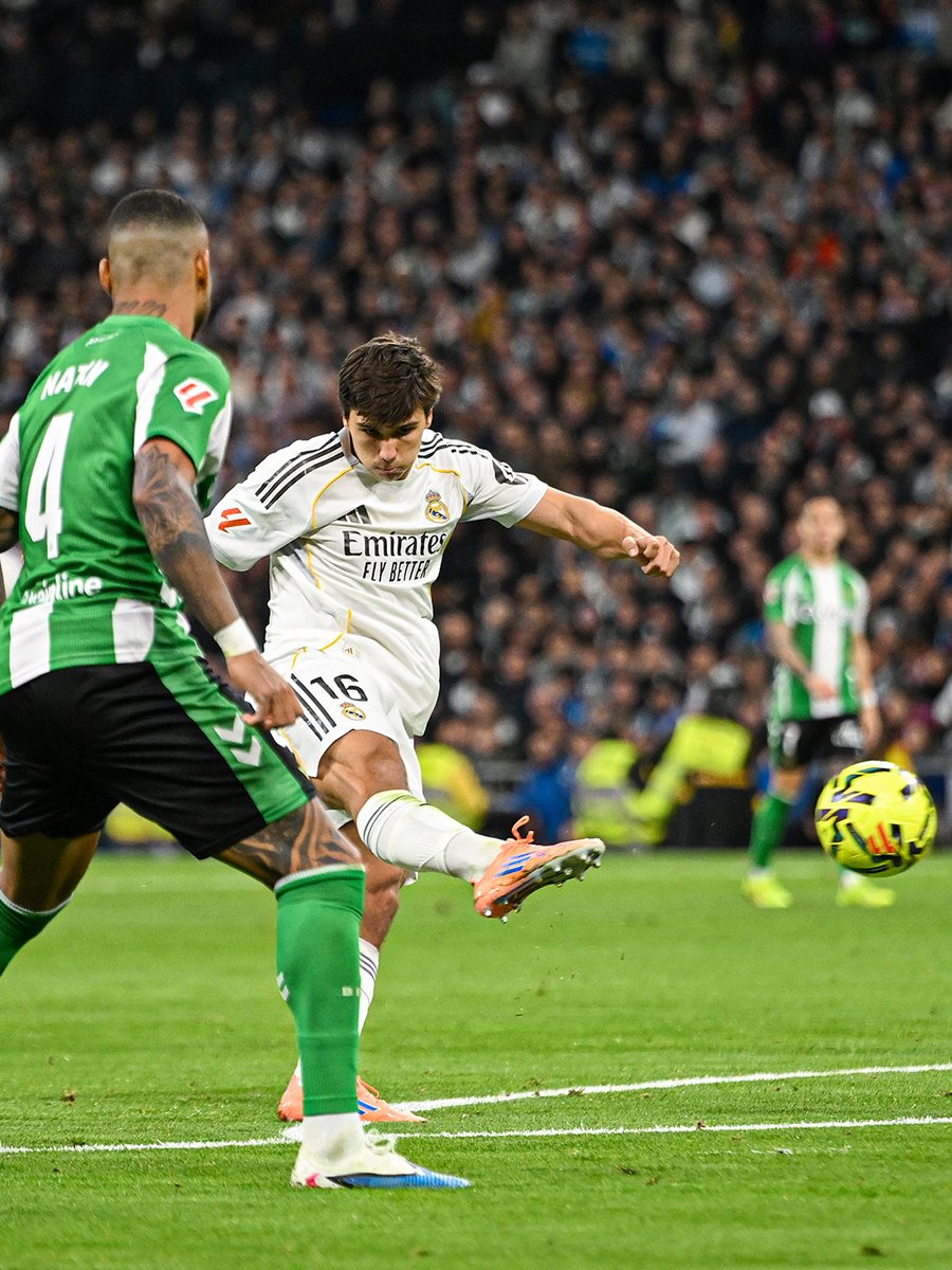 realmadrid's tweet image. 🤯 Hat-trick... ¡PERFECTO!