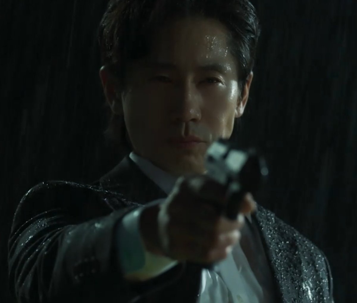 yeonmot_rat's tweet image. 빗물퍼컬 남자의 빗물사격씬이 당장 이번년도 5월에 오신다고......
나진짜살아갈수가없다