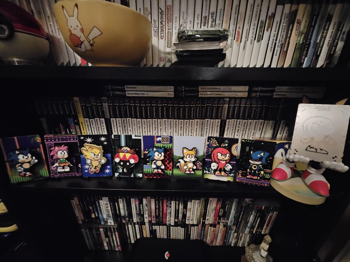 Recently I bought a bunch on Sonic Figgyz and today I unboxed them all, only to find that I uncovered a 3% silver back plate with Knuckles on. I would be rude to not take a pic and share it. <a href="/FiGGYZOfficial/">FiGGYZ</a> #FIGGYZTreasure #SonicTheHedgehog #figgyz