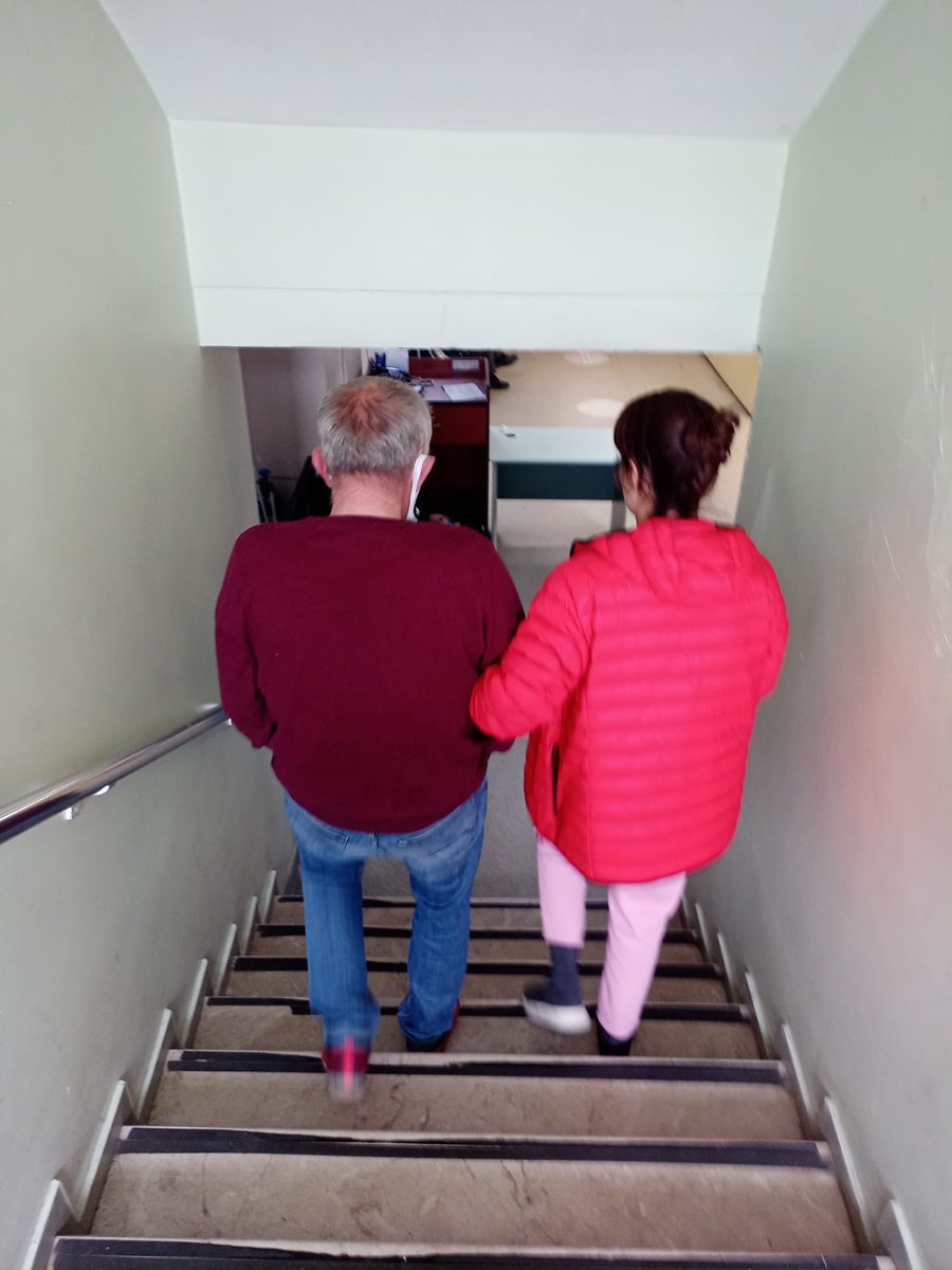 O günlerde başımıza gelen en kötü şey kanser sanmıştık. Tanıyı aldık, merdivenlerden indik, sessiz, konuşmadan… ne zordu değil mi babam? Oysa en kötü musibet insan imiş bilemedik 
#abdullahöğretmen