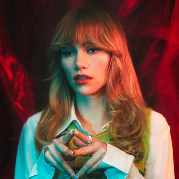 PopBase's tweet photo. Happy 34th birthday to the talented Suki Waterhouse. https://t.co/eII6MCdBP6