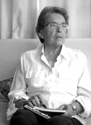 LaBreuEdicions's tweet photo. Us comuniquem que Zoraida Burgos i Matheu ha mort. Ens sentim molt honorats d'haver publicat l'obra completa, «Convivència d'aigües» (2017). Fem arribar el nostre condol a la família, als amics i als lletraferits. https://t.co/ZO4L8f7kqv