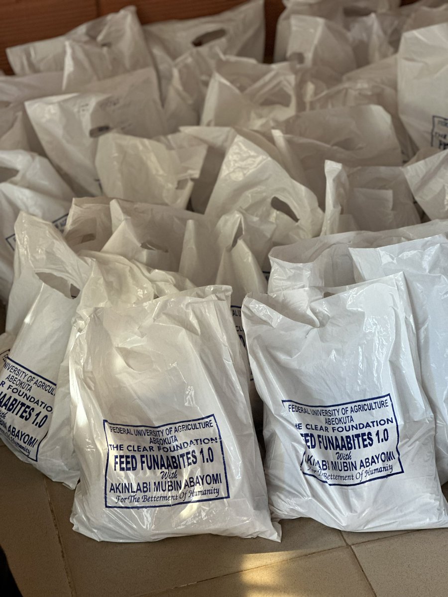 Mubiiiiin's tweet image. This is not just charity, it’s a movement. 
      For the first time in FUNAAB’s history, I distributed hundreds of exam food packages to students. FeedFunaabites 1.0.
Hoping this inspires more student-led impact.
From one idea to hundreds served. #FeedFunaabites”
#ForHumanity.