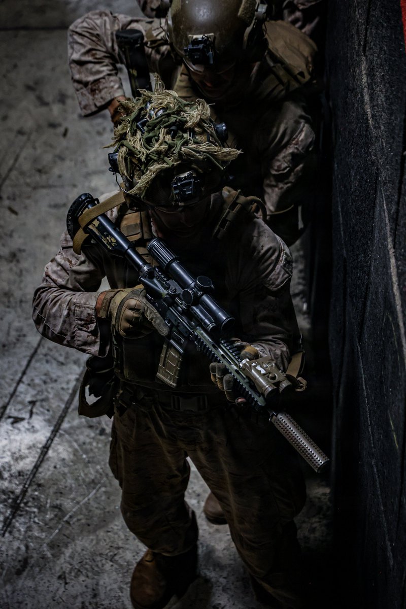 22nd_MEU's tweet photo. 📍Camp Santiago, Puerto Rico

U.S. Marines with Battalion Landing Team 3/6, 22nd
Marine Expeditionary Unit (Special Operations
Capable), conduct close quarter battle drills during
urban operations on Dec. 11, 2025.

@USMC 📸

@Southcom @DeptofWar https://t.co/Z0kP3YpmoN