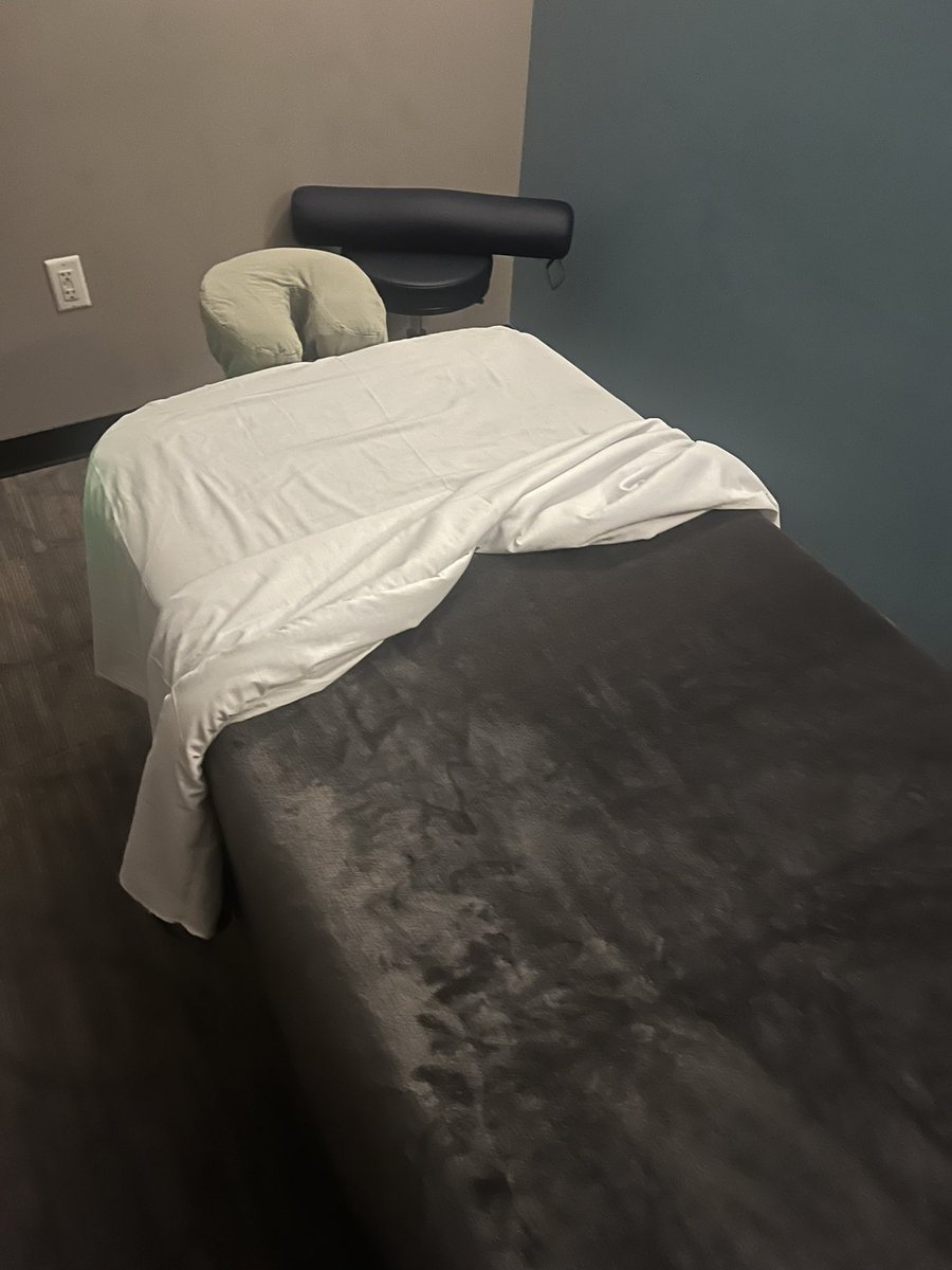 ABurgessEdu's tweet photo. Self-Care Sunday ✔️
3.5 miles of cardio 💪🏾
Finished strong with a 60-minute hot stone massage ♨️😌 #21DayOfFitness

Reset. Recharged. Ready for the week ahead.
#SelfCareSunday #HealthIsWealth #MindBodyBalance #Consistency #ResetAndRecover https://t.co/hYuWZBMYo5