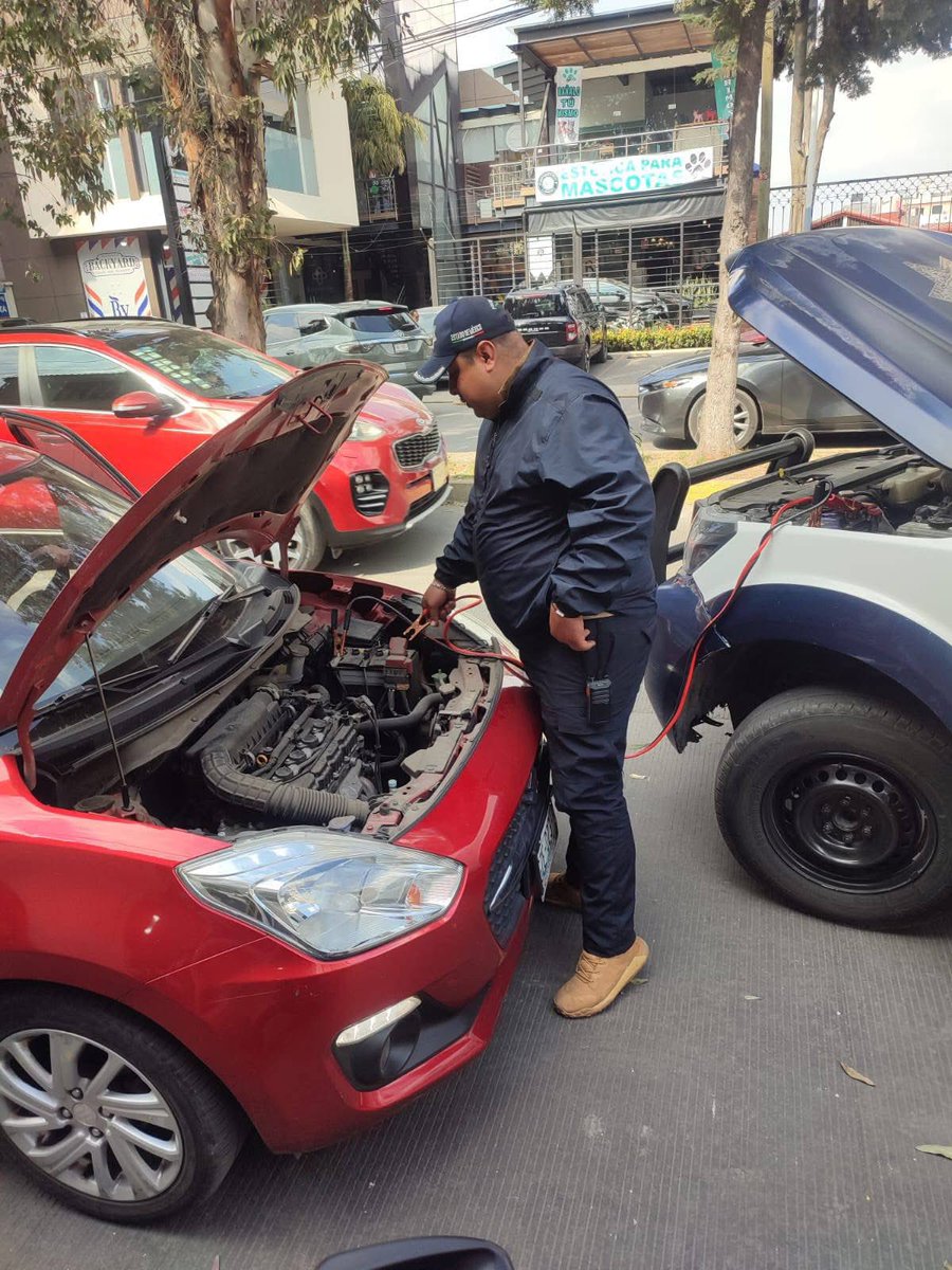 FerFlores_Emp's tweet photo. Nuestra Policía Turística anda recorriendo calles, apoyando a quien lo necesita, desde orientar a visitantes hasta echar la mano cuando un auto falla.

Así arrancamos este año, con presencia, cercanía y ganas de ayudar.

#EstamosEnLaRuta #MetepecSeguro https://t.co/ytzff47CTm