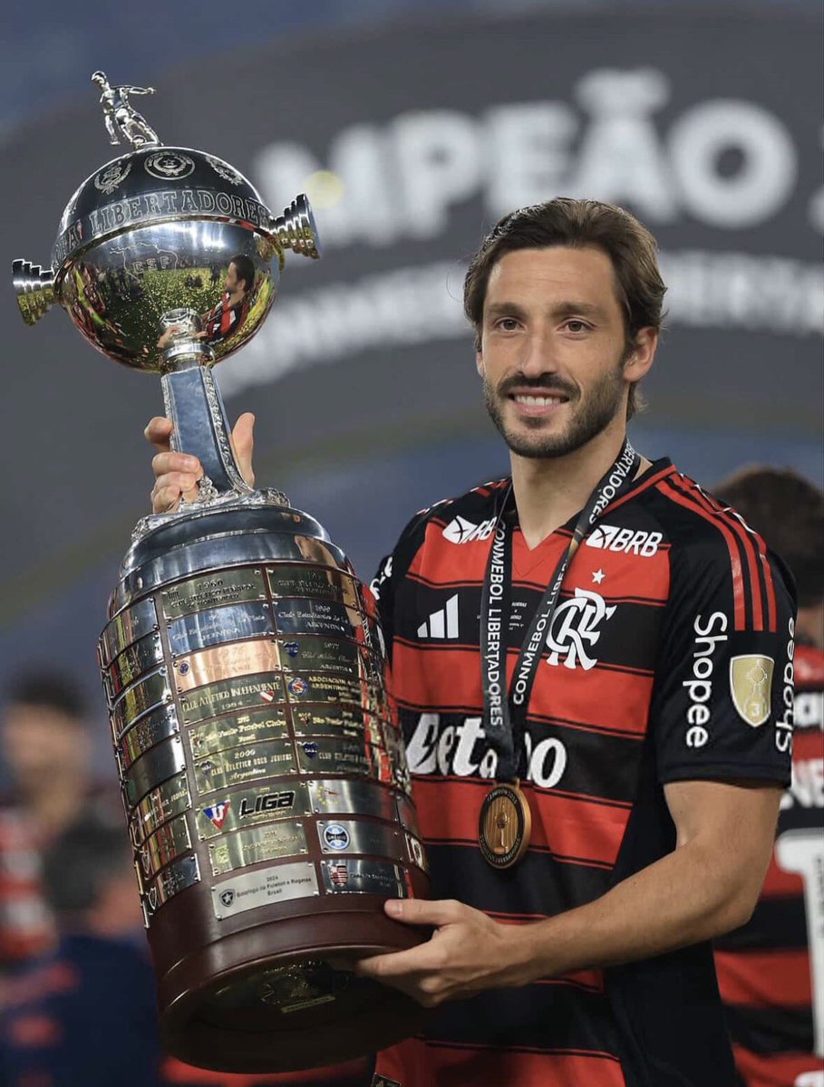 🇺🇾🐔 MATÍAS VIÑA, EL NUEVO REFUERZO DE GALLARDO

Llega al Millonario a préstamo por 1 año de 500mil USD. Según objetivos, tendrán obligación de compra del 50% del pase.

👀 Es el TERCER refuerzo de River Plate, sumado a Aníbal Moreno y Fausto Vera.