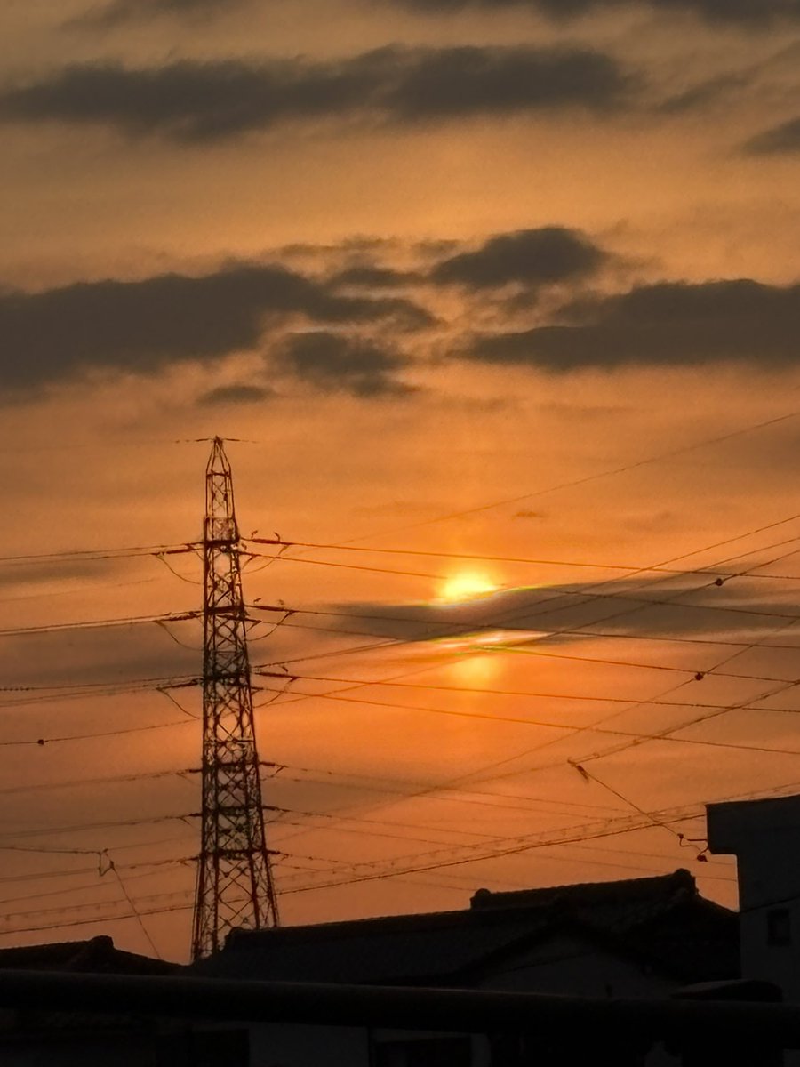 Al2o3_pinkruby's tweet image. 今朝のアマテラス様
なんだか雲の加減で
２つに見えました
今日からお仕事の皆様
気持ち新たにお気をつけて