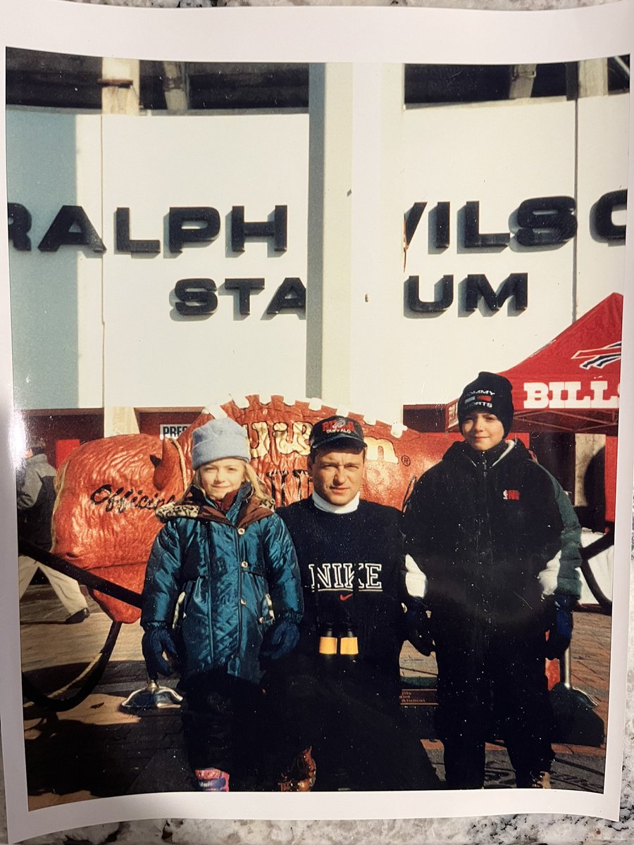 mikesim02's tweet photo. Fairwell to the Ralph, NewEra, and Highmark Stadium! @BuffaloBills  #Buffalo #billsmafia https://t.co/CH52LtOi9q