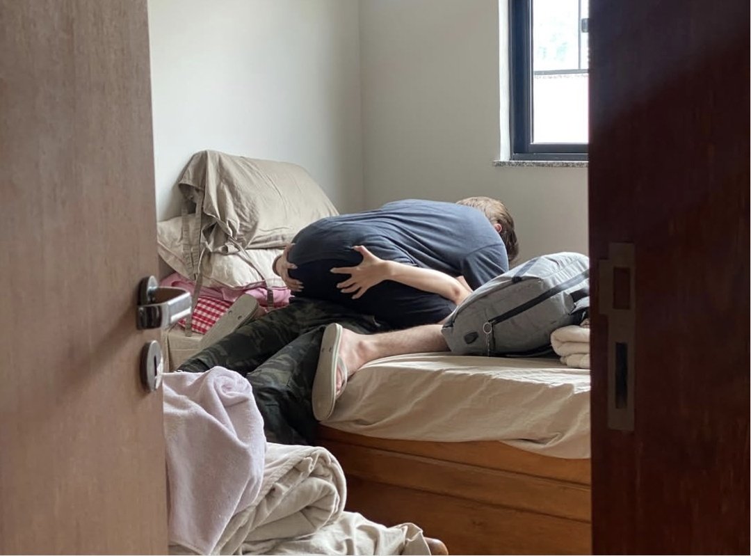 zoyamrain's tweet image. uma bissexual com o seu loirinho twink