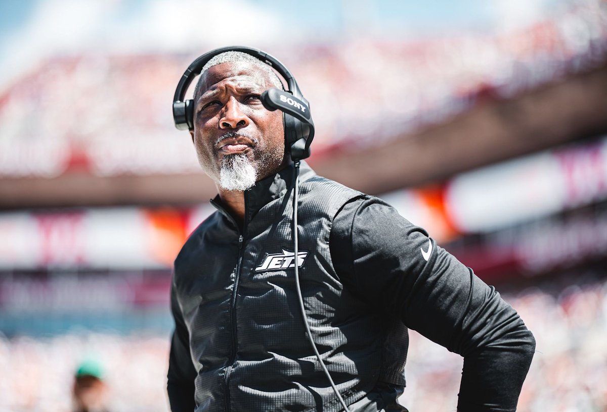 The #Jets are about to be the first team EVER in NFL history to lose 5 straight games by 23 points or more, per <a href="/JakeAsman/">Jake Asman</a> 😬😬