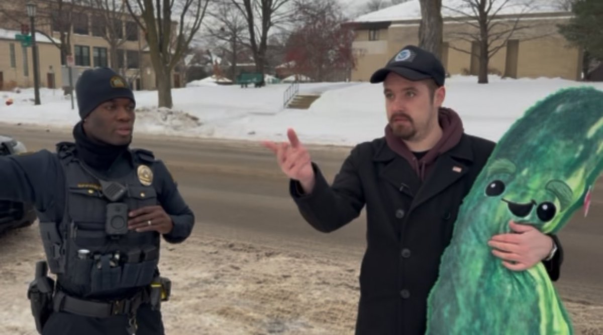 nicksortor's tweet image. HEY @TIM_WALZ: QUIT CALLING THE COPS ON ME FOR STANDING OUTSIDE YOUR HOUSE

I AIN’T LEAVING

I KNOW how much your weird-ass loves colossal pickles, but you will NEVER have mine.

Vid coming soon.

@angelaroosee