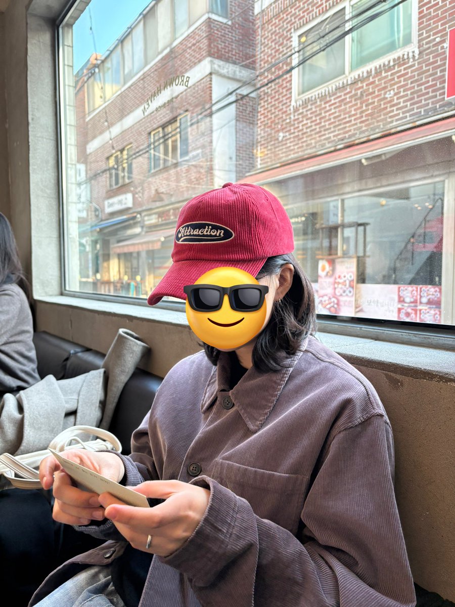 어제 여자친구가 모자 쓰고 왔는데 하필 빨간색이라 트럼프 지지하냐고 한참을 놀렸다ㅋ