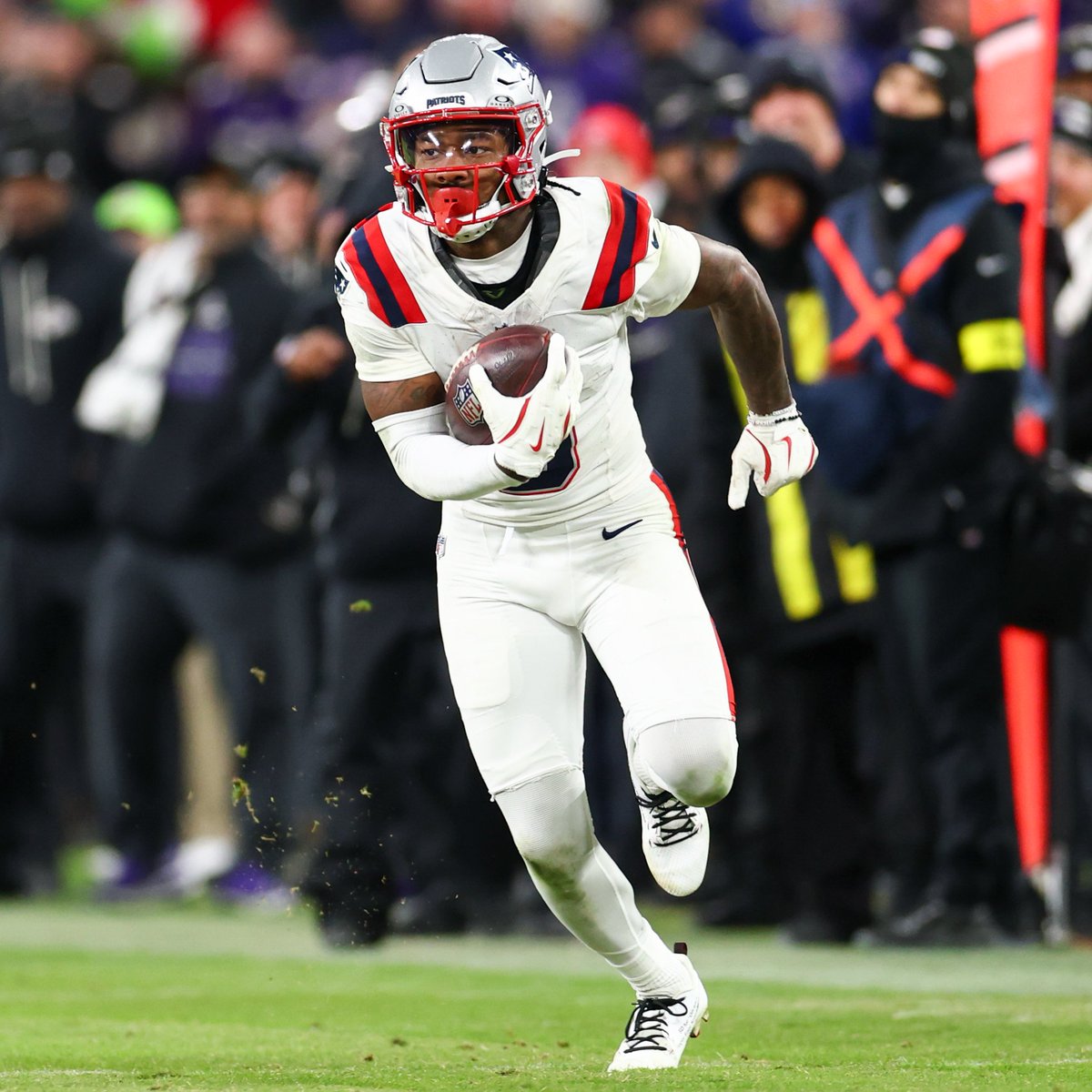 NFLPlus's tweet image. Stefon Diggs becomes the first @Patriots player with 1,000+ receiving yards in a season since Julian Edelman in 2019 👏

#NEPats