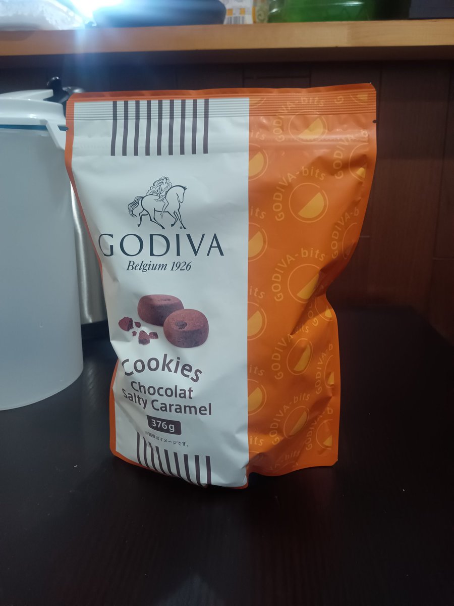 本日からランチ・ディナー共に通常営業が始まります😊👏👏

ご来店お待ちしております🙇

年末に頂いたゴディバクッキーです❗️(笑)