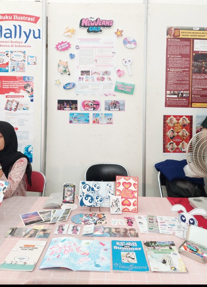 jinjamoella's tweet image. Guys, bahkan SKRIPSI GUE TENTANG NEWJEANS??!!! 😭
btw gue kuliah DKV