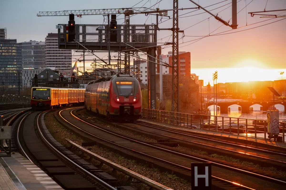 RAILMARKETCOM's tweet image. DB InfraGO invested over €19 billion in Germany’s rail network in 2025, combining large-scale renewal with ongoing operations across the network. 🚆🇩🇪🛠️

Read more: railmarket.com/news/infrastru…

#DBInfraGO #railinfrastructure #Germany #railway