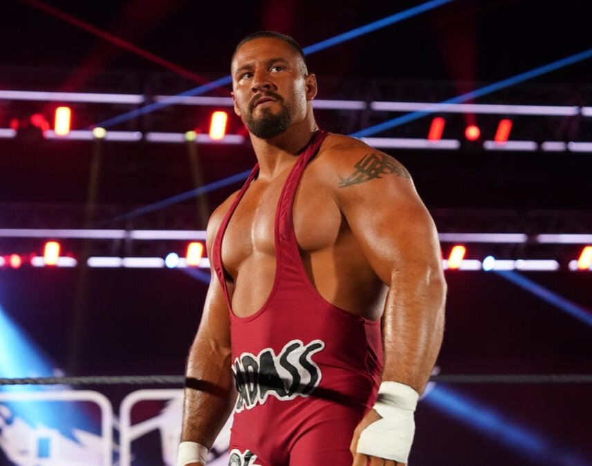 #WWERaw FOLLOW TRAIN!

- Follow me &amp; RT
- Like this tweet
- Reply with a GIF of your favorite wrestler.
- Like and follow everyone who does this.