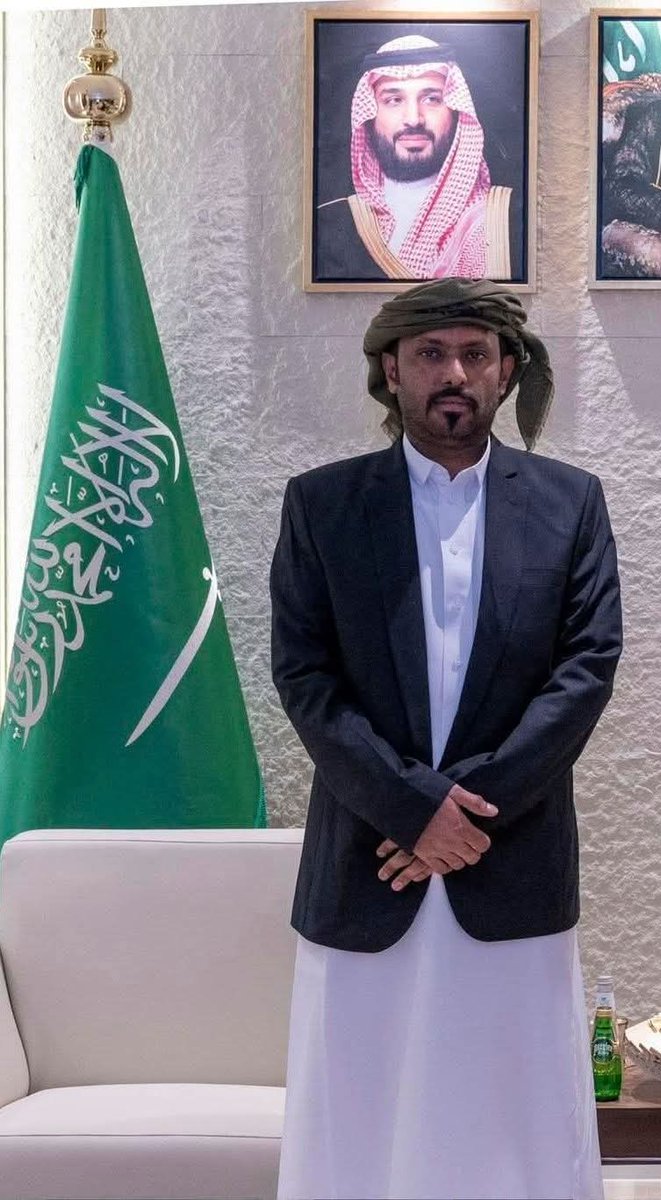 سنظل أوفياء لك أيها الزعيم البطل انت من ترسم خارطة حضرموت ونته من ترسي بها الى بر الأمان لولا صمودك 
وثباتك لكان سقطت احلام الحضارم 
حفظك الله ورعاك الشيخ عمرو بن حبريش العليي رئيس حلف قبائل حضرموت القائد الأعلى لقوات حماية حضرموت