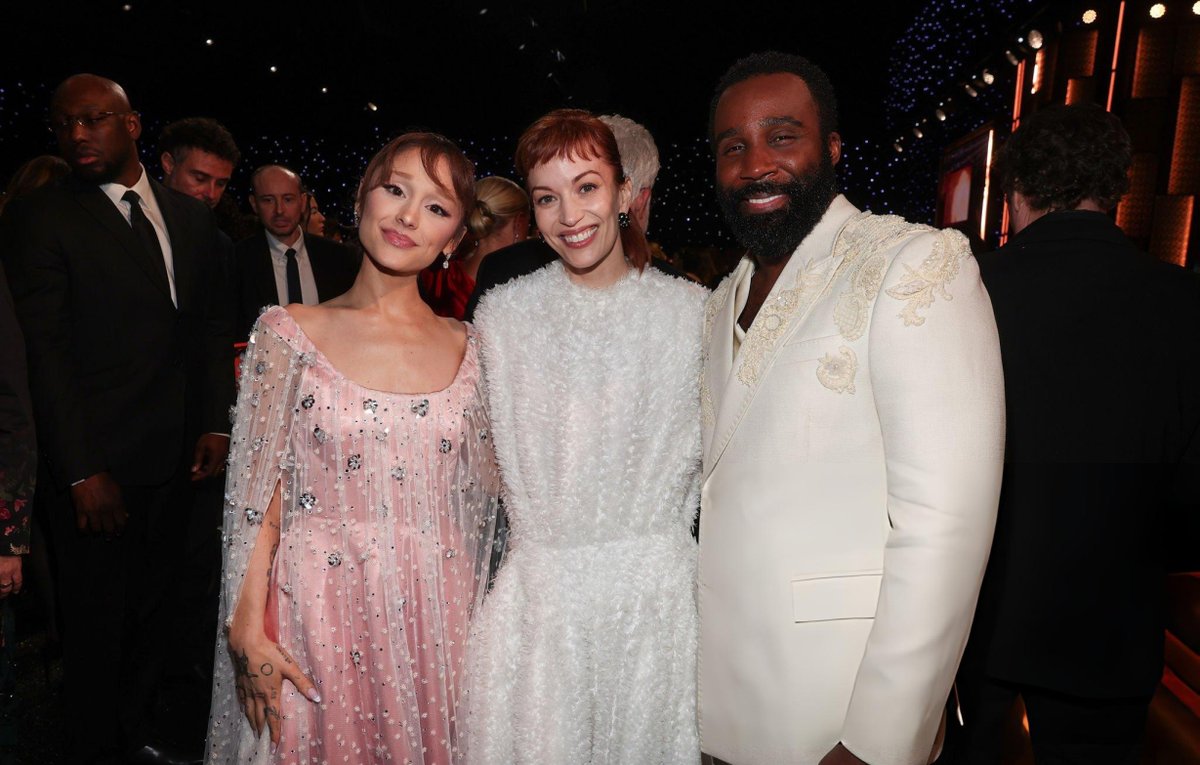 she looks so fucking goooooodddd