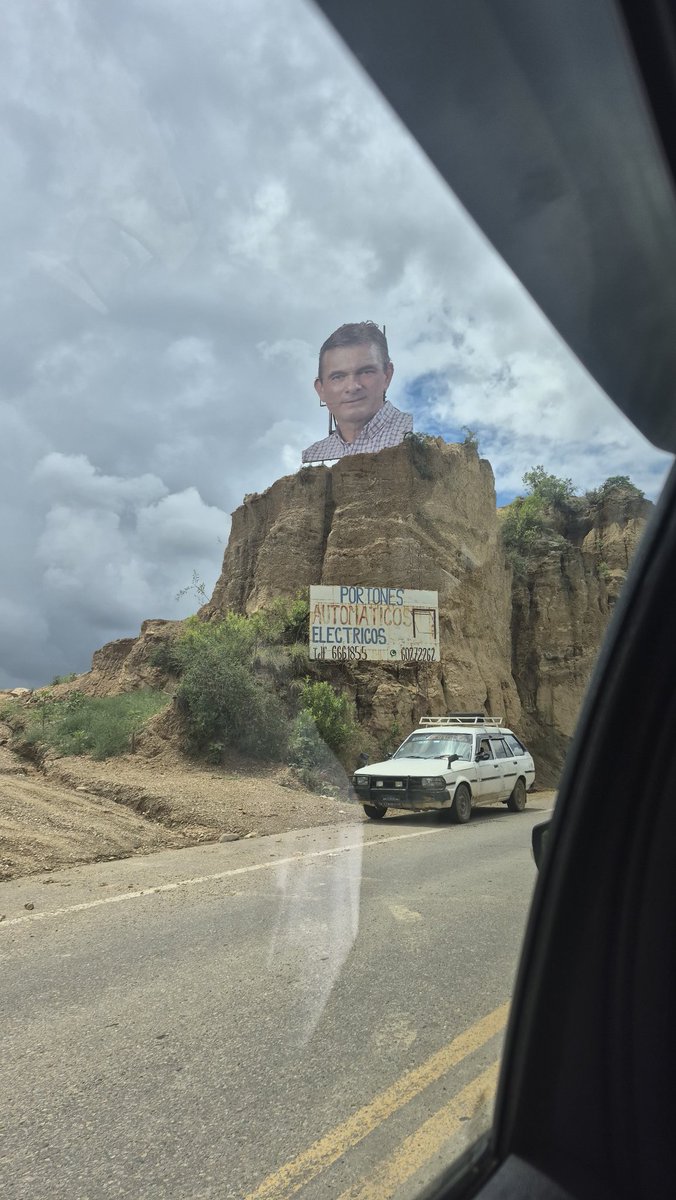 y si nos besamos abajo de la cabeza gigante de rodrigo paz en tarija???