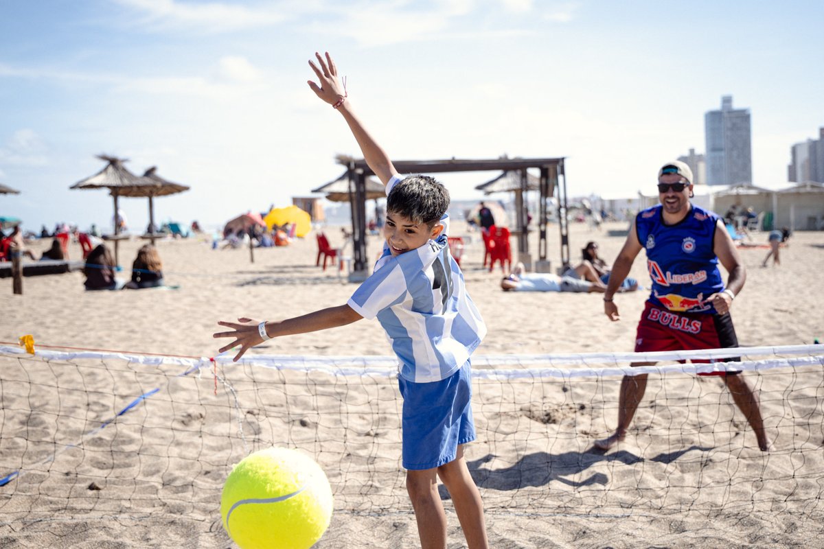 Produccion_PBA's tweet image. ¡Inauguramos los nuevos paradores #ReCreo en #Miramar y #VillaGesell! 

La Provincia te invita a conocer dos espacios con servicios de playa gratuitos y propuestas para todos los públicos y todas las edades. ❤️☀️🎶⛱️🌊🏐