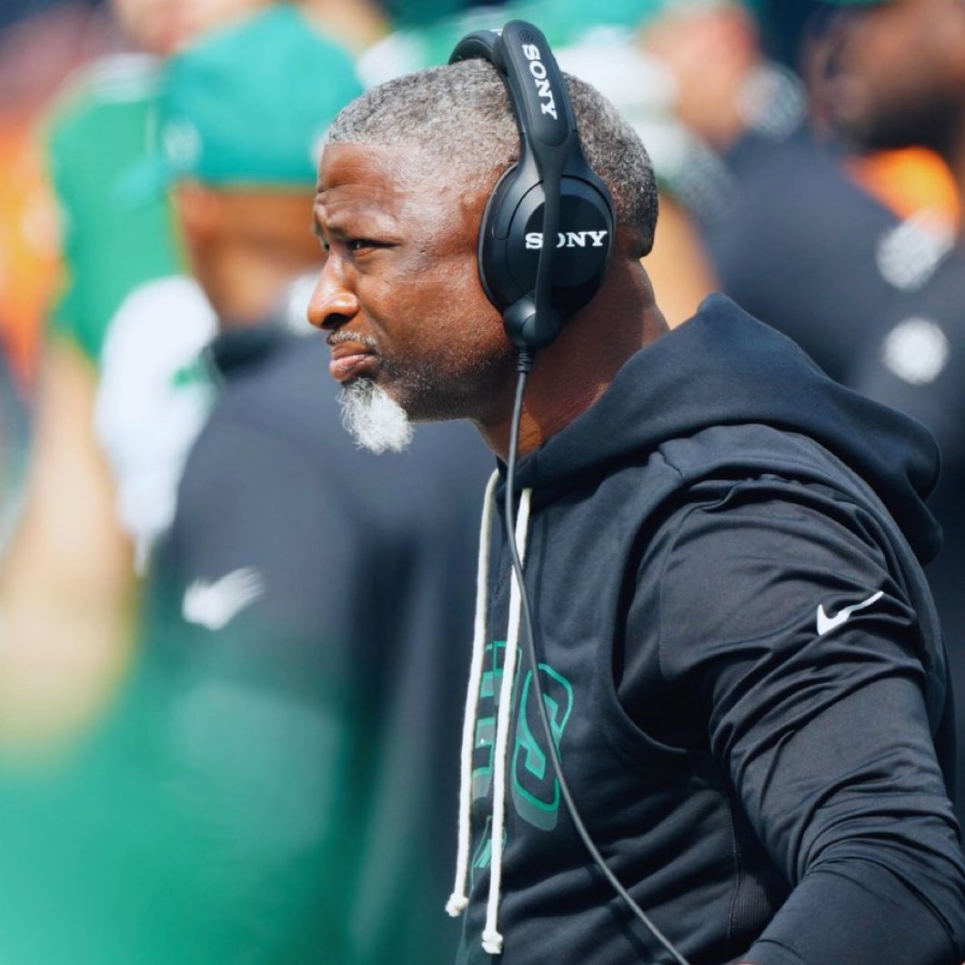 MySportsUpdate's tweet image. The #Jets just completed a 17-game NFL season without recording a single defensive interception.

Zero.

They’re the first team in NFL history to go a full season without a defensive INT.