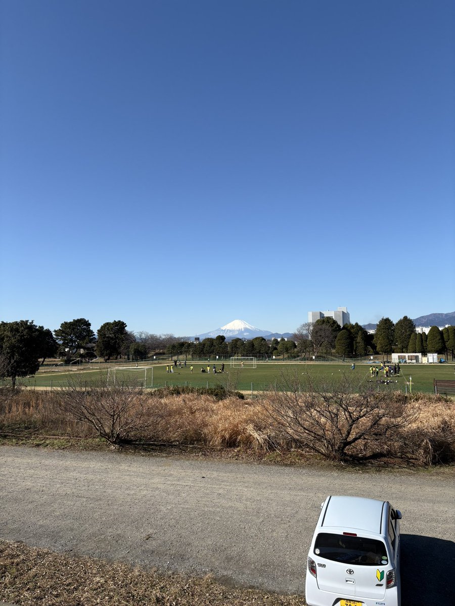 mada824112's tweet photo. 初詣帰りに1枚。正月になると、とりあえず富士山🗻撮りますよね😎
#初詣 #2026年 #富士山 https://t.co/vbopbyHV0h