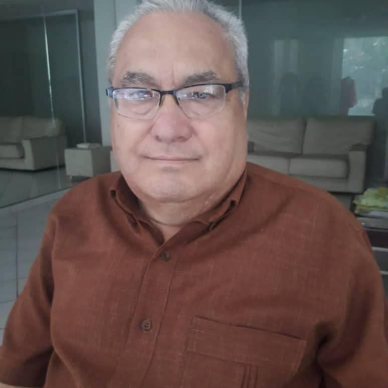 “𝐄𝐥 𝐠𝐫𝐚𝐧 𝐩𝐫𝐨𝐛𝐥𝐞𝐦𝐚 𝐝𝐞 𝐌𝐚𝐝𝐮𝐫𝐨, es que hace alianzas con Rusia-China pero también con USA, quiere estar bien con dos fuerzas antagónicas, en algún momento eso le pasará factura.”

Elam Pacheco.

#maduro #politica #venezuela