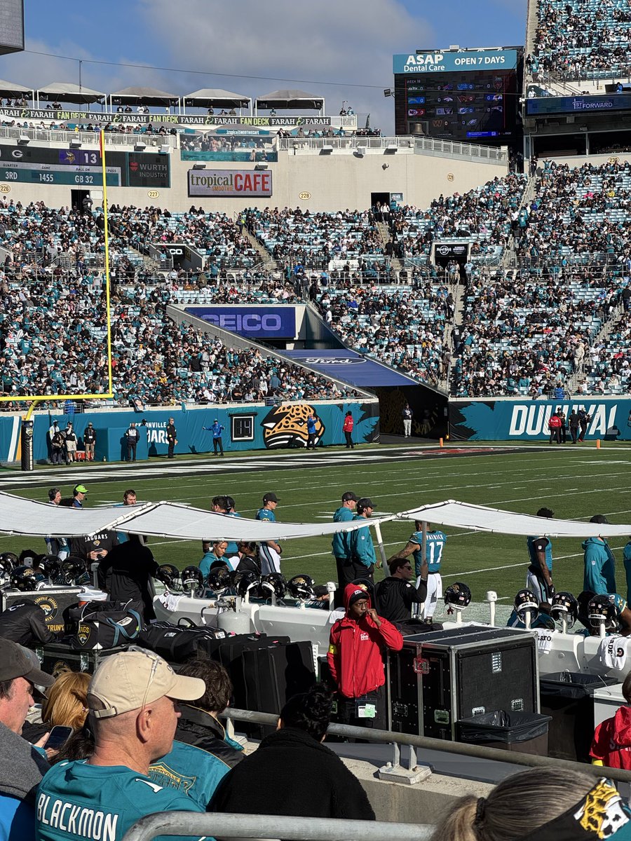 bshell7's tweet photo. Come Jags…you can do better than PVC sunshade. @Jaguars @Gemlux1 Matt- can’t you make these guys something more professional?  Jags logos and all!  #nodiy https://t.co/fOU5S4x416