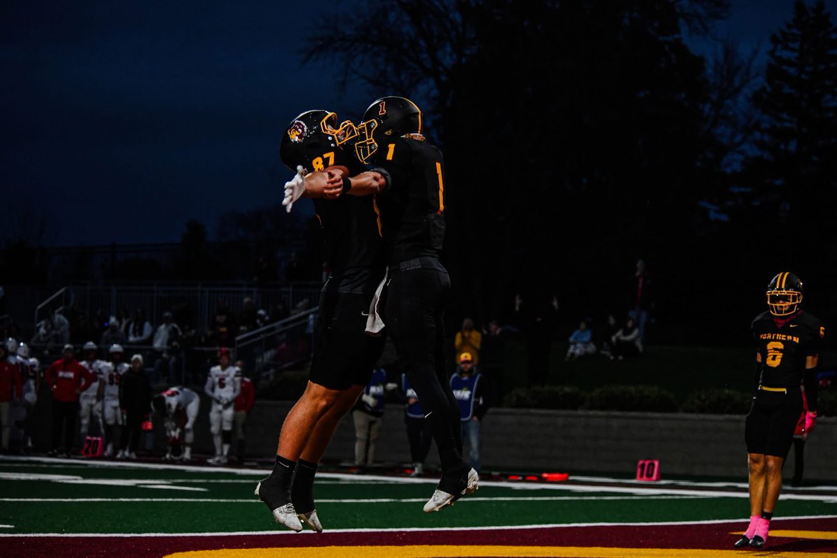 Northern State Football🐺 🏈 tweet media