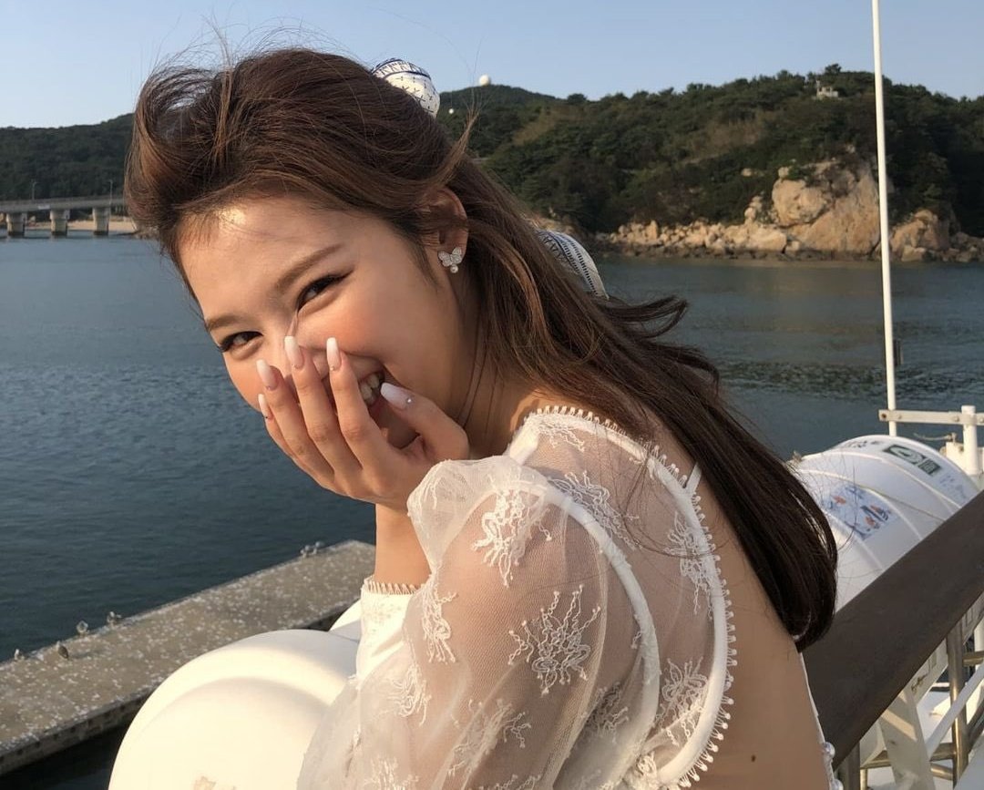 misahyundk's tweet photo. My girl is so pretty...

#TWICE #SANA https://t.co/iDup0NKvFT