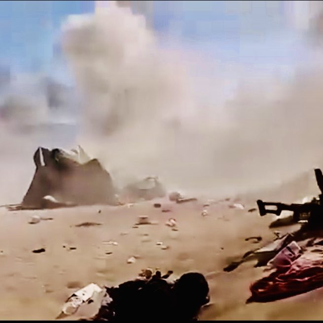 1️⃣

ثابت في الموقع يراقب عن كثب
اخوانه الابطال مــن بين الركام

والارض تشعل نار والضاو انحجب
من شدة الغارات فالصف الامام

ماهي على حيفا ولا صحراء النقب
ولا على طهران او في ( بات يام )

بل هي على سني من اقحاح العرب
وقصف متواصل وفجره فالخصام