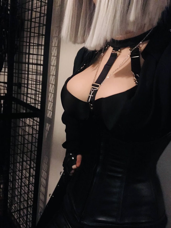 You must kneel in front of me ❗️❗️❗️

throne.com/queenmedusaaa

#bdsmberlin #kitkatclub #fetishberlin #germanfetishball #folsomeurope #folsomberlin #fetischberlin