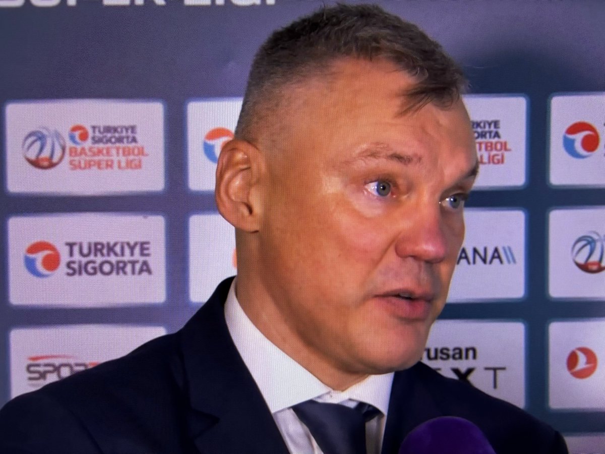 Sarunas Jasikevicius:

“Hafta içi yapılan açıklamaları okuduk ve cevabı sahada verdik. Biz 2 Euroleague kupası olan bir takımız saygı duyulmayı hak ediyoruz.”