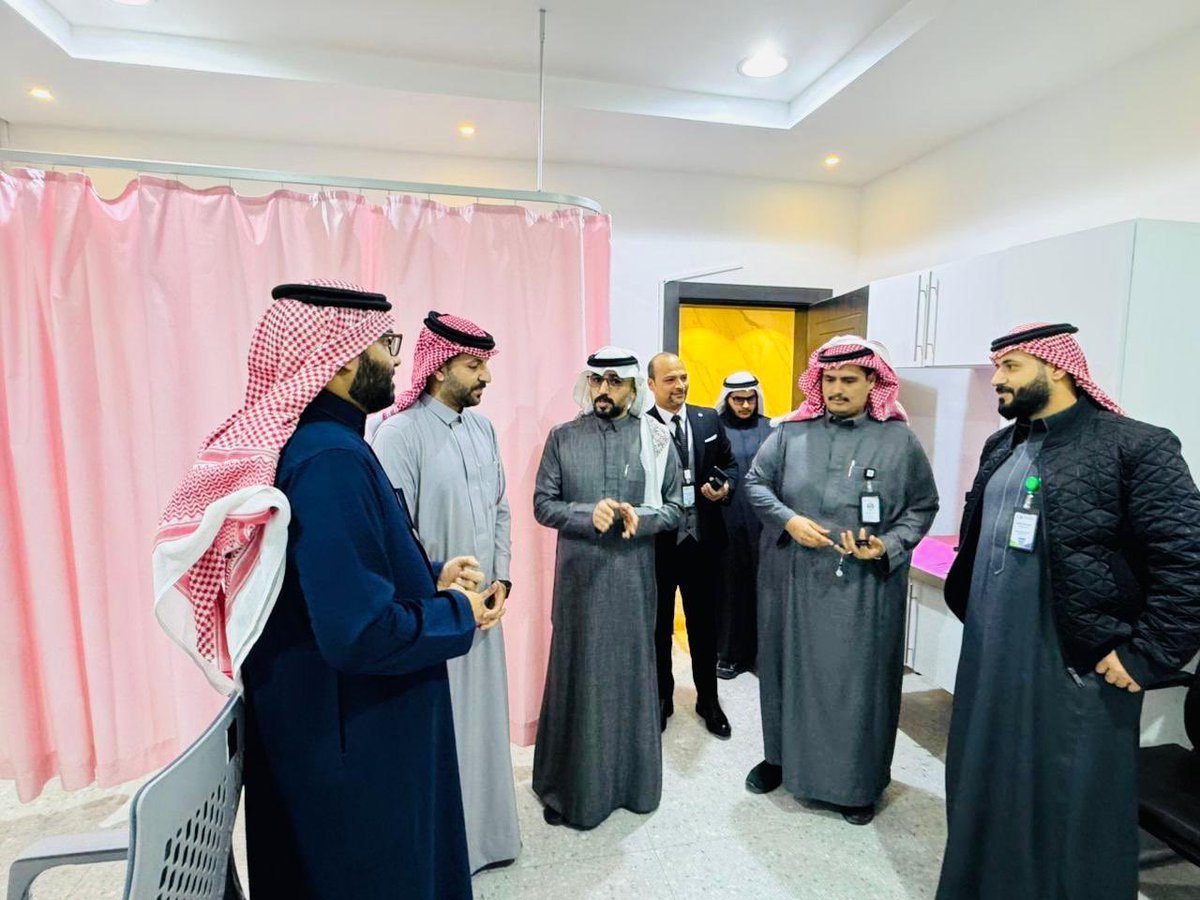 med_jouf's tweet photo. بحضور سعادة وكيل كلية الطب د. باسل العمير، تم تدشين مبادرة #جسور_الامل وذلك بالتعاون مع جمعية الجوف للخدمات الصحية ومركز أماس الطبي بهدف تقديم خدمات استشارية متخصصه لأهالي المنطقة عبر نخبة من الأطباء ، بما يسهم في تقليل قوائم الانتظار مع الالتزام بتقديم خدمات صحية عالية الجودة. https://t.co/OVzuYTrrmY