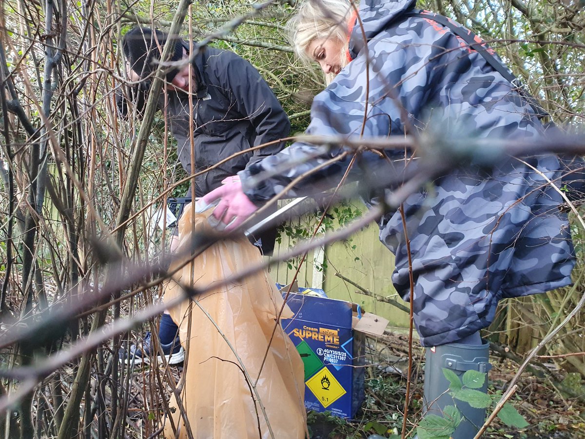 Donna4Rainhill's tweet image. You asked, we actioned 👍
Following contact from a concerned resident regarding dumped nitrous oxide cannisters on the edge of a children's playground, @Tasker4MP and I went out to clear the area today.

Our amazing teams at @sthelenscouncil would normally come out and do this…