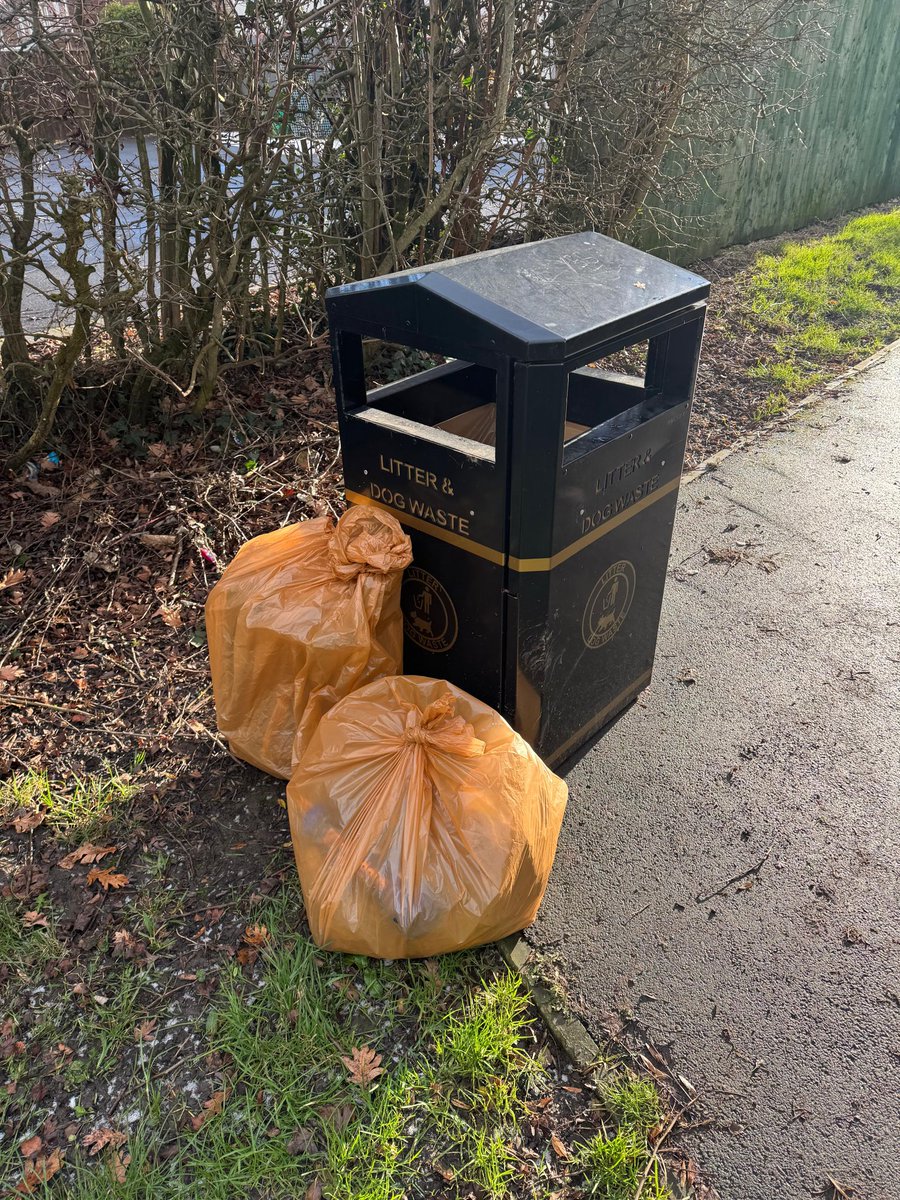 Donna4Rainhill's tweet image. You asked, we actioned 👍
Following contact from a concerned resident regarding dumped nitrous oxide cannisters on the edge of a children's playground, @Tasker4MP and I went out to clear the area today.

Our amazing teams at @sthelenscouncil would normally come out and do this…
