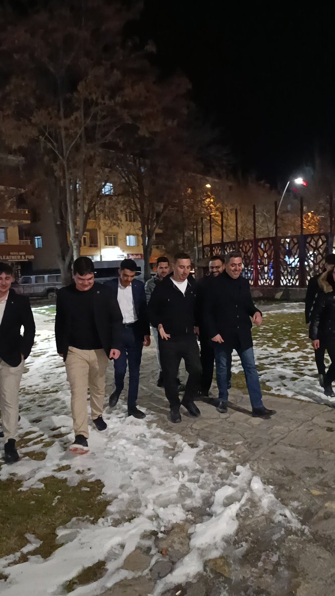 Akburak's tweet photo. 💪 Siyaset gençlerle birlikte yapılır. 

İYİ Parti Nevşehir Gençlik Kollarımızla bir araya geldik. 

Güncel siyasetten ekonomiye, Dünyanın durumundan Nevşehir'in turizmine kadar birçok konuda gençlerle fikir alışverişi yapmak çok keyifliydi. 

Nevşehir İl Başkan Yardımcımız Zekican İşbilir, Gençlik Kolları Başkanımız Musa Taşçı, daha sonra aramıza katılıp bizi şereflendiren İl Eski Başkanımız Ali İhsan Parlatan ve tüm teşkilatımıza teşekkür ederim.