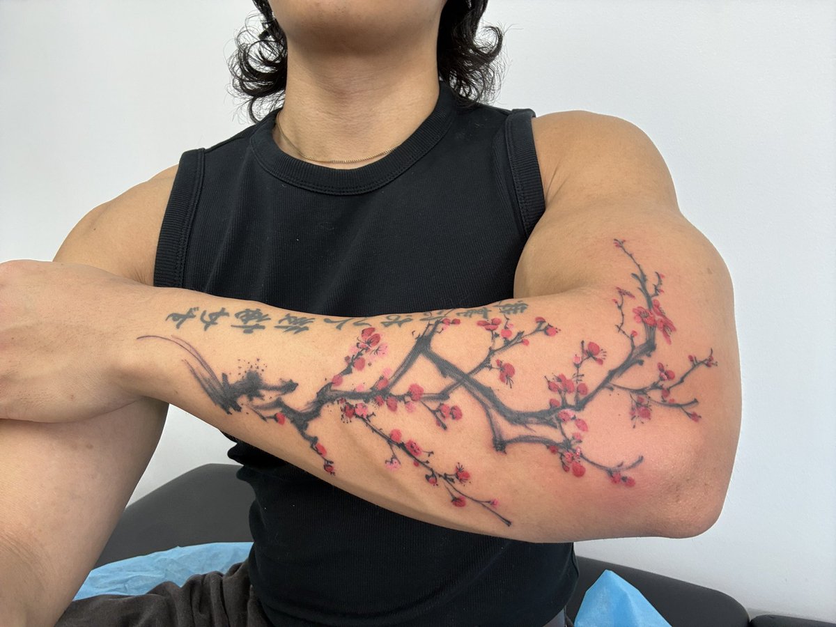 ashi_noke's tweet photo. i forgot to post but heres the tatt ft some biceps https://t.co/7YxtLlJsS1