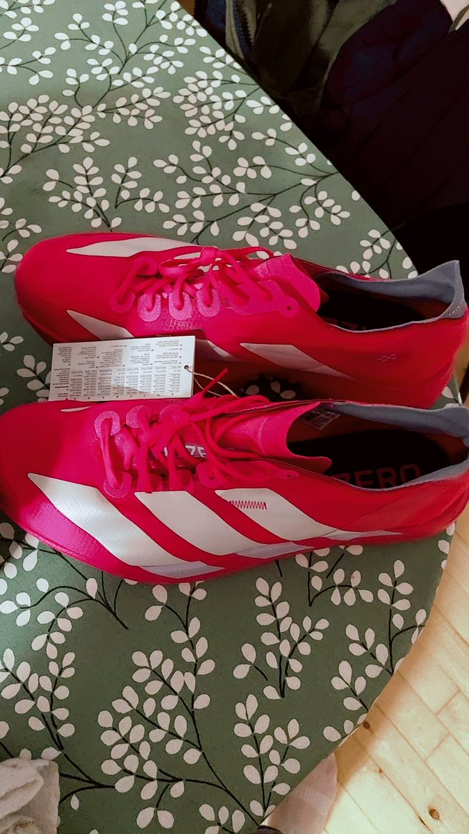 Nye sko og de vil frem I verden 🔥 #twrundk