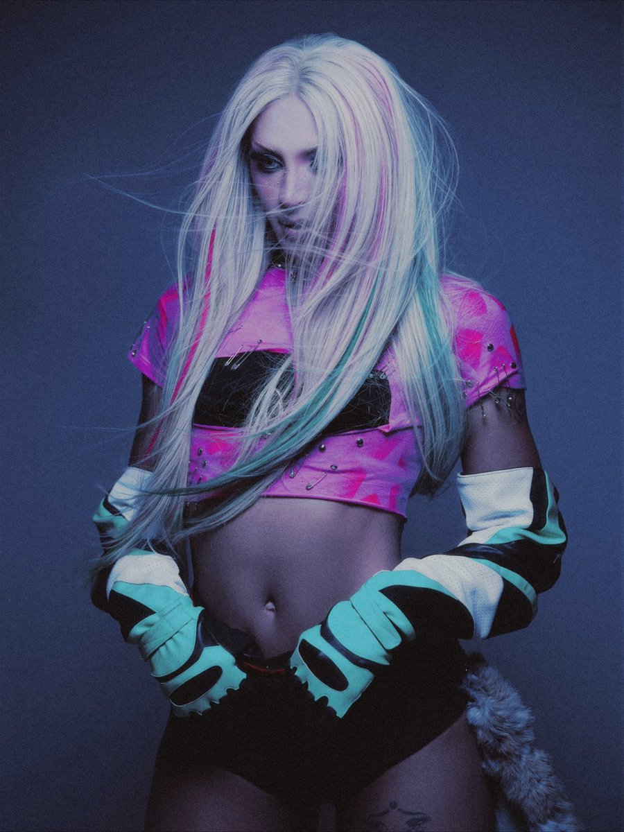 updatecharts's tweet image. Pabllo Vittar lançará seu álbum INTERNACIONAL esse ano.