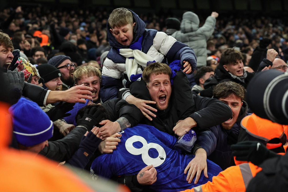 Mohxmmad's tweet image. Proper Chels💙