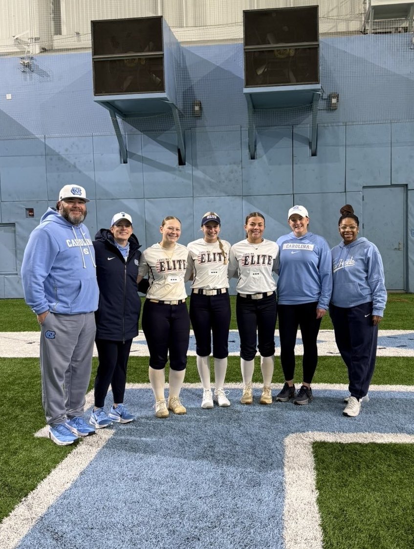 Hay_Carner's tweet photo. I had a GREAT time at camp yesterday with @UNCSoftball. Awesome getting to see the coaches again and being on campus for the first time. I was so grateful that my cousins were able to take me on a tour around campus today! I absolutely LOVED it, I got to learn so much about the history of the school. Can’t wait to come back to Chapel Hill for a game! #🅱️E ELITE‼️ @coachmegsmith @c_lyon22 @Maddie_Holub @coachkiwij @CESCRWZ @CarEliteNCorg @JRWZ5205 @PampUSC1 @dugerl322 @coach_ruechel @leobsbl @StagSoftball