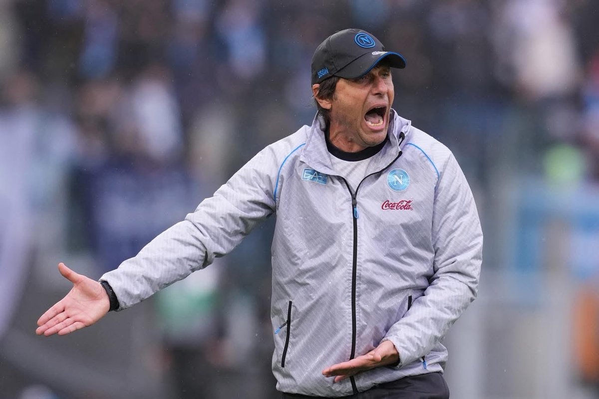 Forzanapoli4ev1's tweet photo. Lo scorso anno alla diciassettesima giornata eravamo al secondo posto in classifica con 38 punti ottenuti.
Quest'anno, sempre alla diciassettesima, siamo secondi con 37 punti!
Stessa media punti!! ma senza Lukaku, De Bruyne, Gilmour, Anguissa, 
Grazie Mister Antonio Conte! 💙 https://t.co/Y4f13XbcbS