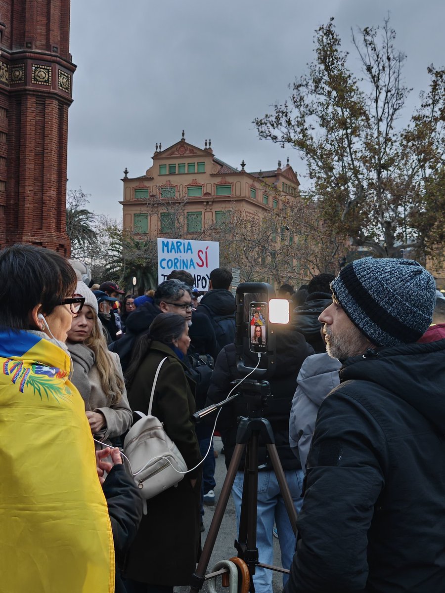Alegría y esperanza en la movilización por la libertad de Venezuela.

Desde AHORA hemos acompañando al pueblo venezolano y a quienes también sueñan con ser libres.

Crónica completa 👇

ahoraorg.es/noticias/df306…