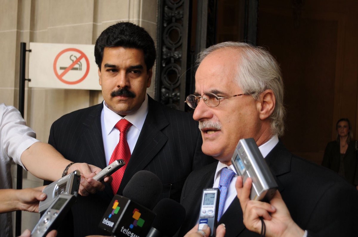 🚨NO OLVIDAR 👉🏻 Tres meses antes que se revelara el caso de las valijas de Antonini Wilson, Maduro y Jorge Taiana mantuvieron una reunión privada por más de dos horas. Según el Pollo Carvajal, para ese entonces ya habían enviado más de 21 vuelos diferentes a la Argentina. 🚨