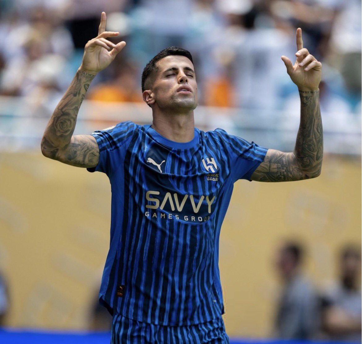 Footballdayy10's tweet image. #Décla 🎙️: Le président de l'Inter, Beppe Marotta 🇮🇹:

« Dumfries sera absent pendant encore deux mois et nous discutons d'un accord pour João Cancelo. Nous devons trouver une solution à RB, Dumfries étant absent ».

(ZM)