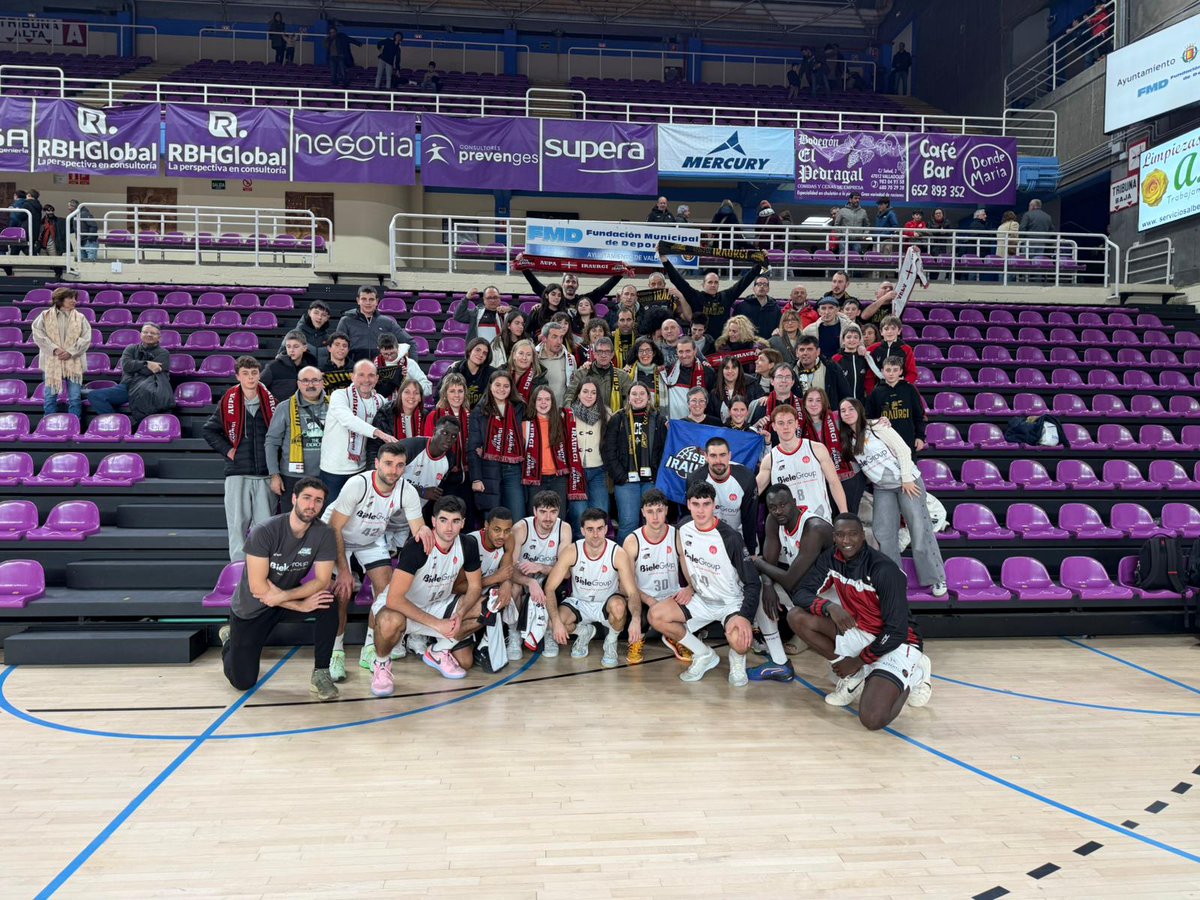 ¡Felicidades a Valladolid!
El ambiente ha sido brutal.

Felicidades a mi equipo; muy poco más se podría haber hecho para ganar pero lo haremos. ESKERRIK ASKO a nuestra afición. Ojalá poder veros así muchas veces.

Nos jode no haber podido regalaros una victoria.